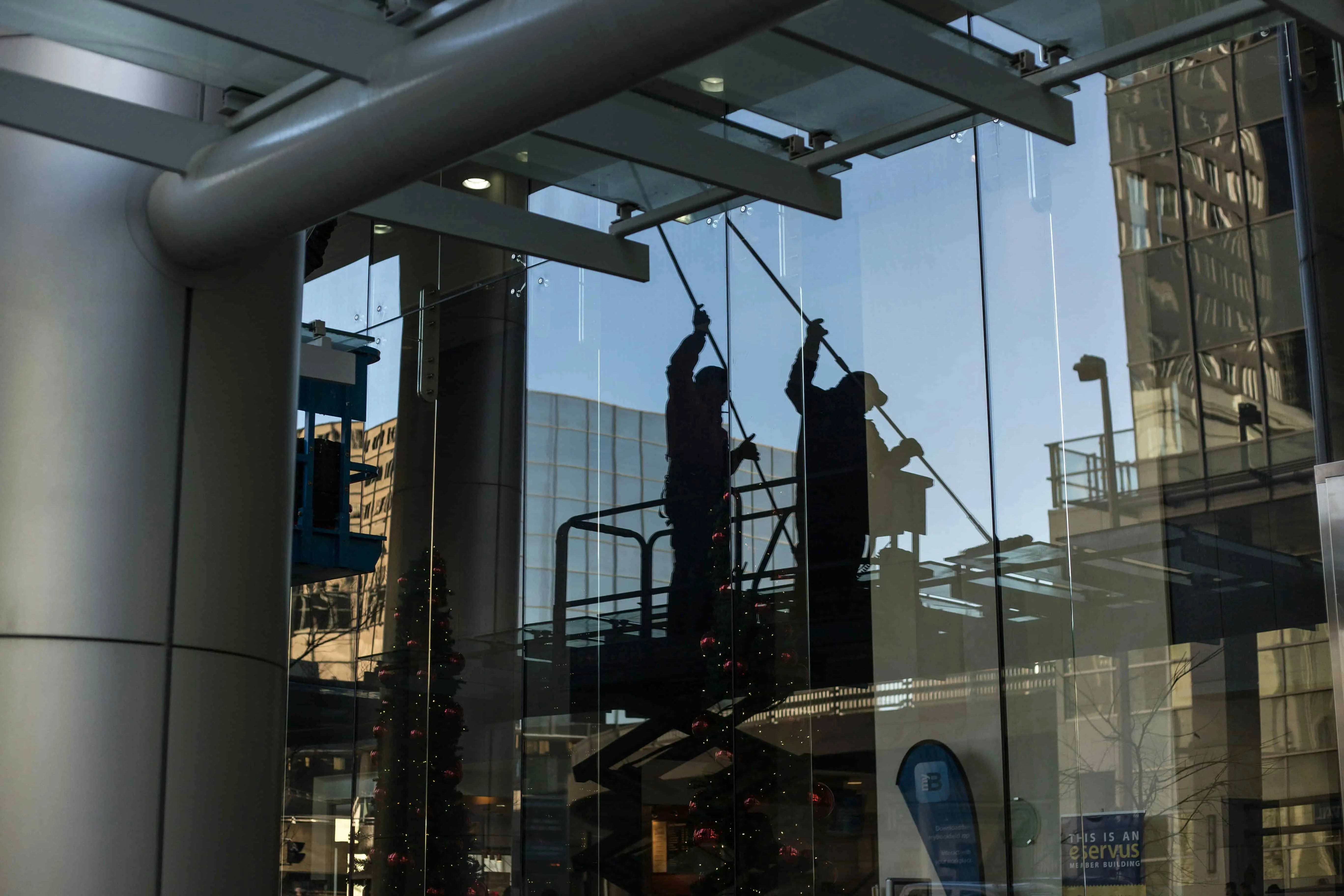 Istanbul Cleaning Service - Professional window cleaning with scissor lift